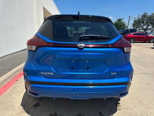 2 Tone Blue / Black 2023 Nissan Kicks SR