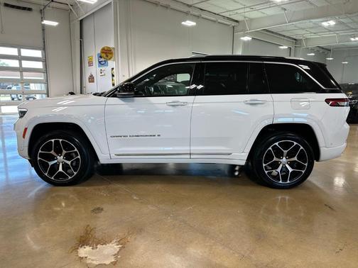 2022 Jeep Grand Cherokee Summit