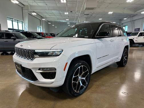 2022 Jeep Grand Cherokee Summit