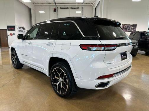 2022 Jeep Grand Cherokee Summit