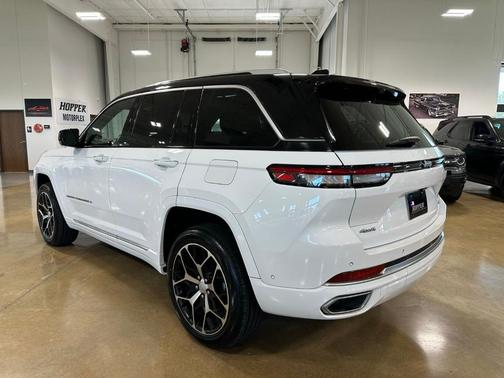 2022 Jeep Grand Cherokee Summit