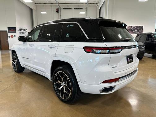 2022 Jeep Grand Cherokee Summit