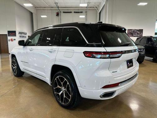 2022 Jeep Grand Cherokee Summit