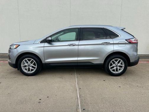Silver Metallic 2022 Ford Edge SEL
