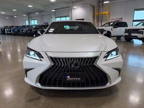 White Pearl 2024 Lexus ES 350 350