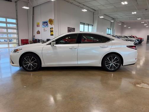 White Pearl 2024 Lexus ES 350 350