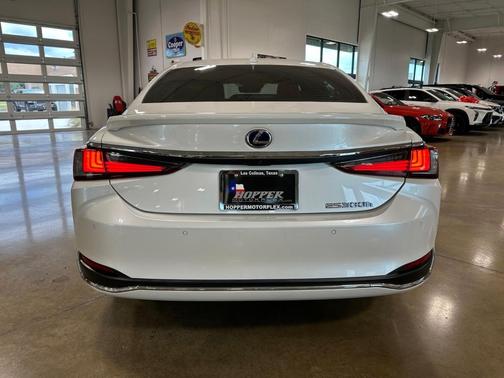 White Pearl 2020 Lexus ES 300h Base