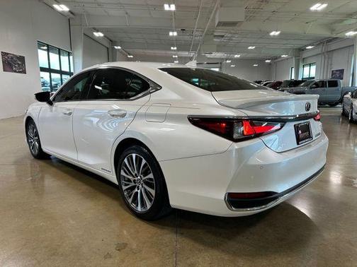 White Pearl 2020 Lexus ES 300h Base