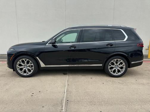 Black Sapphire Metallic 2023 BMW X7 xDrive40i