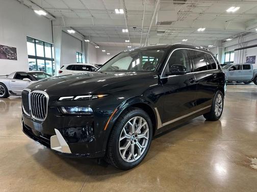 Black Sapphire Metallic 2023 BMW X7 xDrive40i