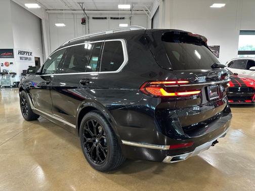 Black Sapphire Metallic 2023 BMW X7 xDrive40i