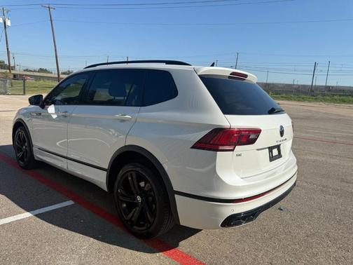 2024 Volkswagen Tiguan 2.0T SE R-Line Black
