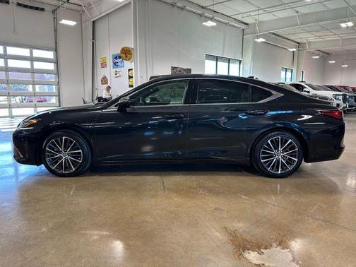 2022 Lexus ES 350 Base