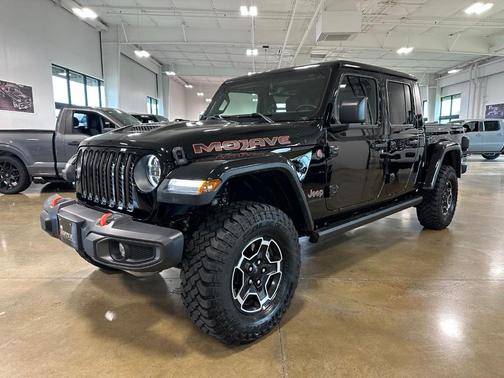 Black Clearcoat 2023 Jeep Gladiator Mojave