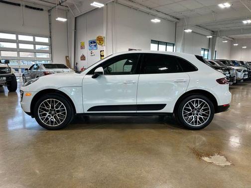 White 2018 Porsche Macan