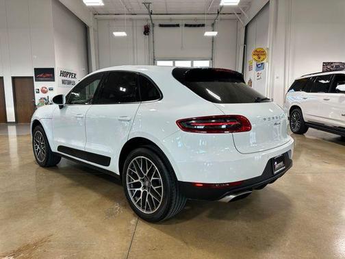 White 2018 Porsche Macan