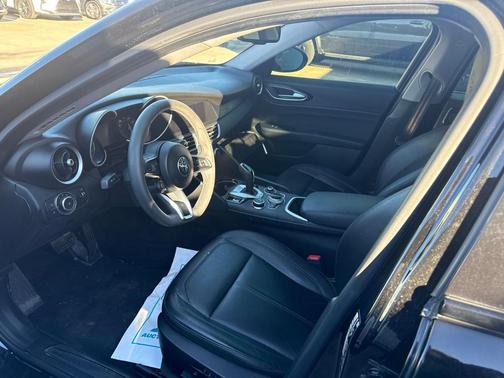 2021 Alfa Romeo Giulia Base