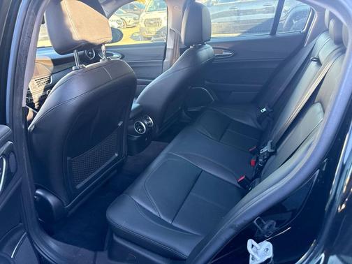 2021 Alfa Romeo Giulia Base