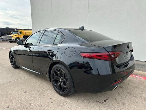 2021 Alfa Romeo Giulia Base