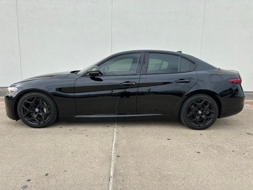 2021 Alfa Romeo Giulia Base