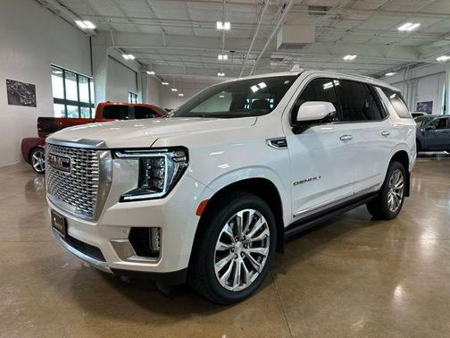White Frost Tri-Coat 2022 GMC Yukon Denali