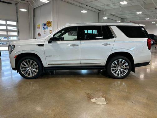 White Frost Tri-Coat 2022 GMC Yukon Denali