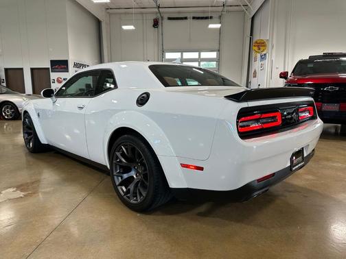 White Knuckle Clearcoat 2022 Dodge Challenger SRT Hellcat