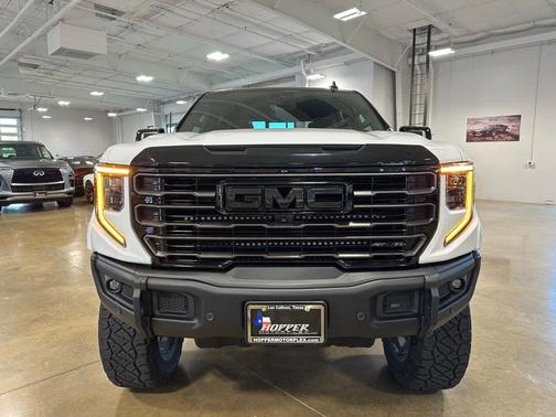 Summit White 2023 GMC Sierra 1500 AT4X
