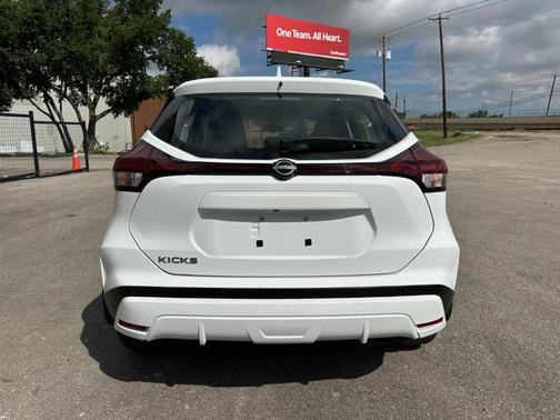 2024 Nissan Kicks S