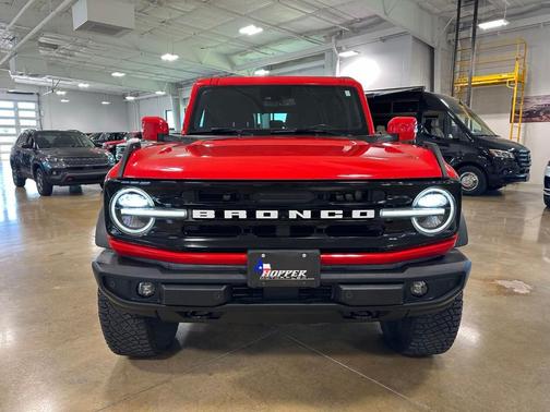 Race Red 2023 Ford Bronco Outer Banks