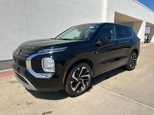 Black 2024 Mitsubishi Outlander SE