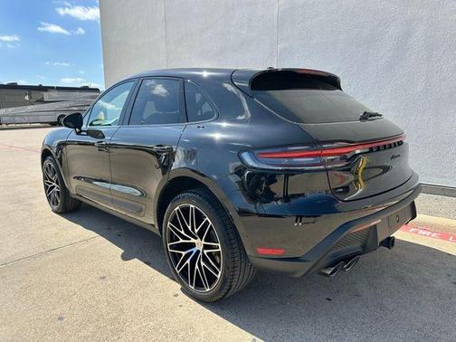 2025 Porsche Macan Base