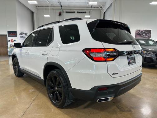 Platinum White Pearl 2025 Honda Pilot Black Edition