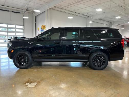 Onyx Black 2022 GMC Yukon XL AT4