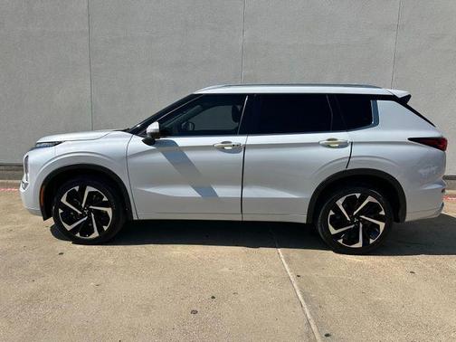 2023 Mitsubishi Outlander SEL