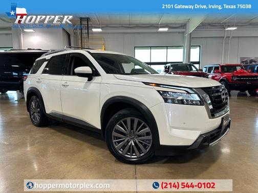 White 2024 Nissan Pathfinder SL