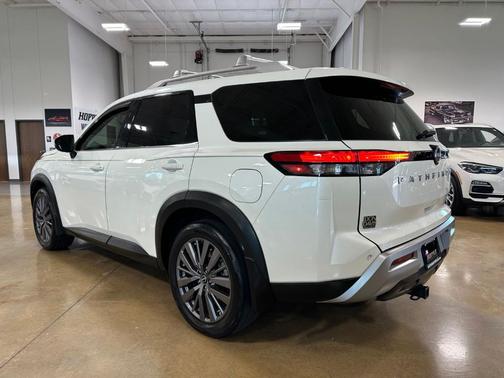 White 2024 Nissan Pathfinder SL