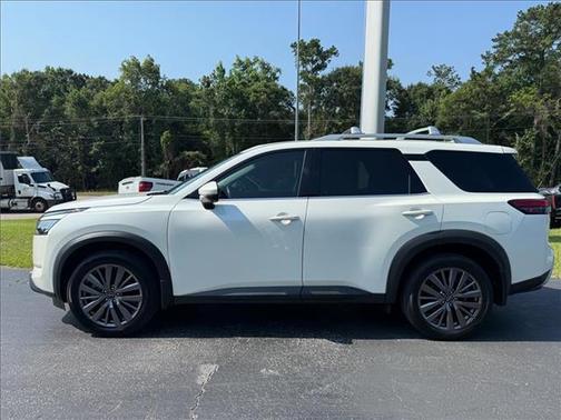 White 2023 Nissan Pathfinder SL