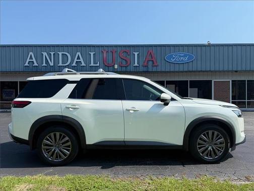 White 2023 Nissan Pathfinder SL
