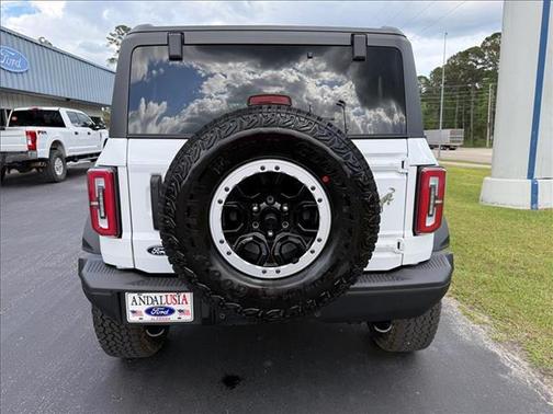 Oxford White 2026 Ford Bronco Badlands