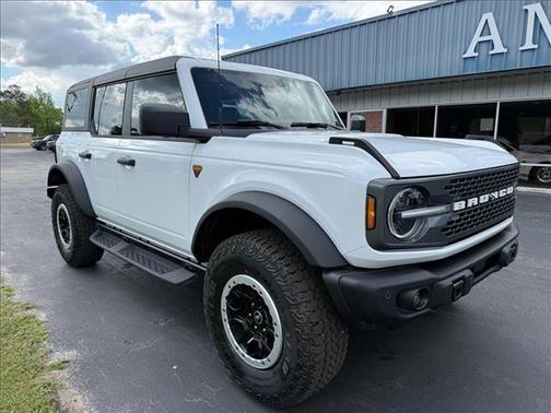 Oxford White 2026 Ford Bronco Badlands