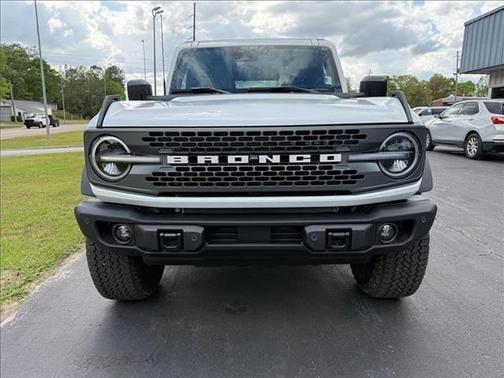 Oxford White 2026 Ford Bronco Badlands
