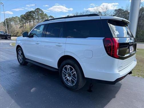 Star White 2026 Ford Expedition Active