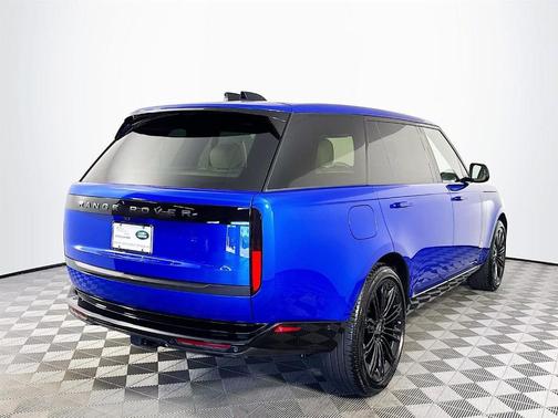 2025 Land Rover Range Rover P530 SE 7 Seat