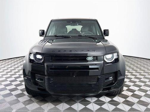 2025 Land Rover Defender P400 X-Dynamic SE