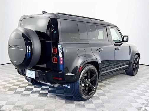 2025 Land Rover Defender P400 X-Dynamic SE