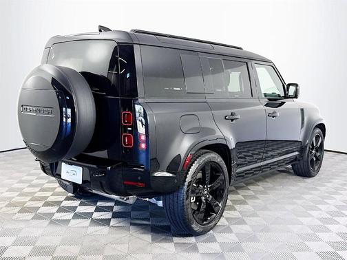 2025 Land Rover Defender P400 X-Dynamic SE