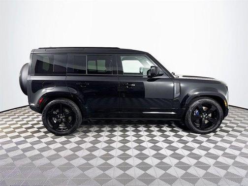 2025 Land Rover Defender P400 X-Dynamic SE