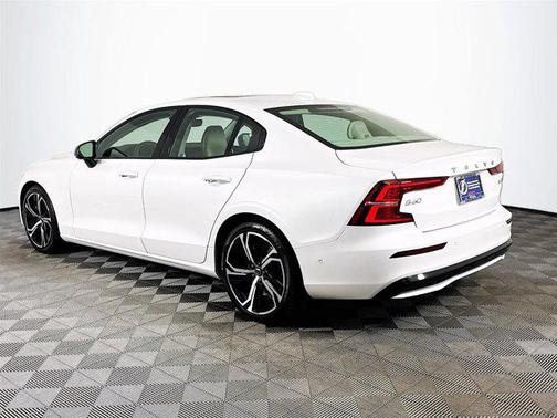 2024 Volvo S60 B5 Plus Dark Theme