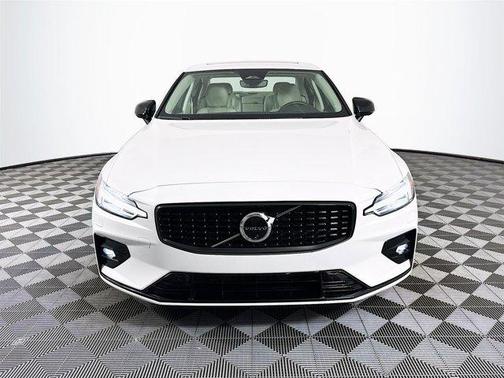 2024 Volvo S60 B5 Plus Dark Theme